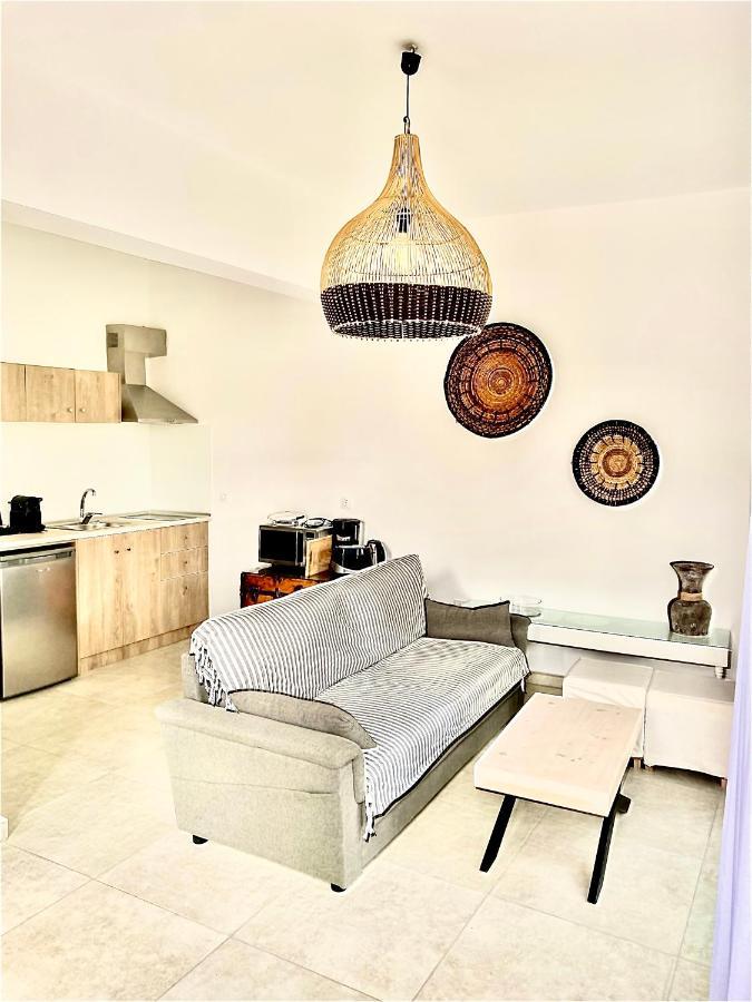 Alkestis Studios Lixouri Buitenkant foto